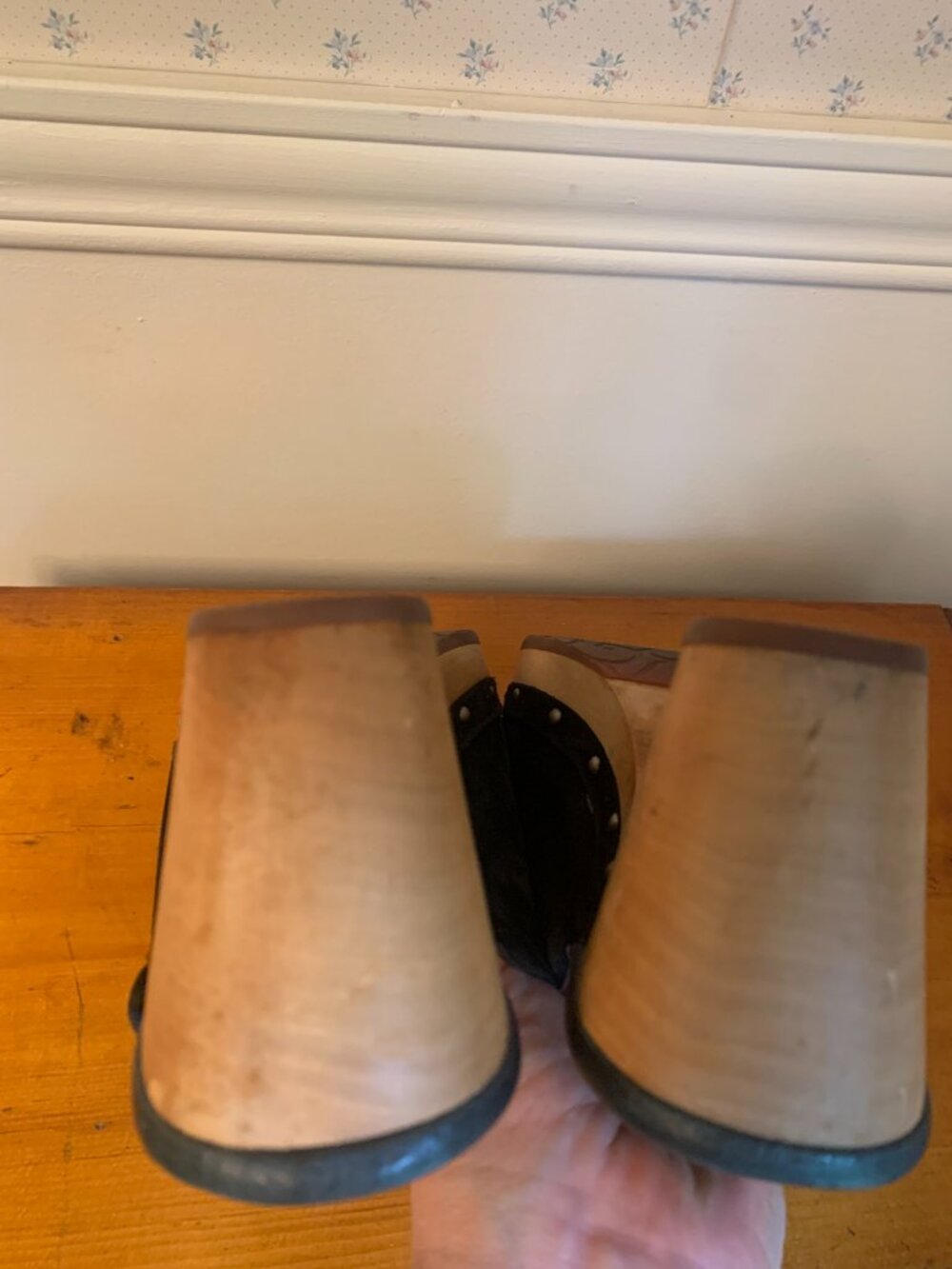 UGG Abbie Black Suede Leather Sheepskin clogs US 8 - Picture 5 of 6